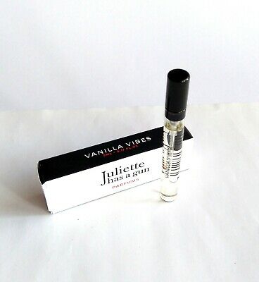 Juliette Has a Gun Vanilla Vibes 4ml 0.135 fl. oz. επίσημο δείγμα αρώματος,  Juliette Has a Gun Vanilla Vibes 4ml 0.135 fl. oz. oficjalna próbka perfum,  Juliette Has a Gun Vanilla Vibes 4ml 0.135 fl. oz. официальный образец духов,  Juliette Has a Gun Vanilla Vibes 4ml 0.135 fl. oz. uradni vzorec parfuma,